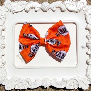 Giants bows
